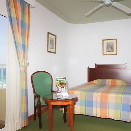 Riu Oliva ホテル 3*